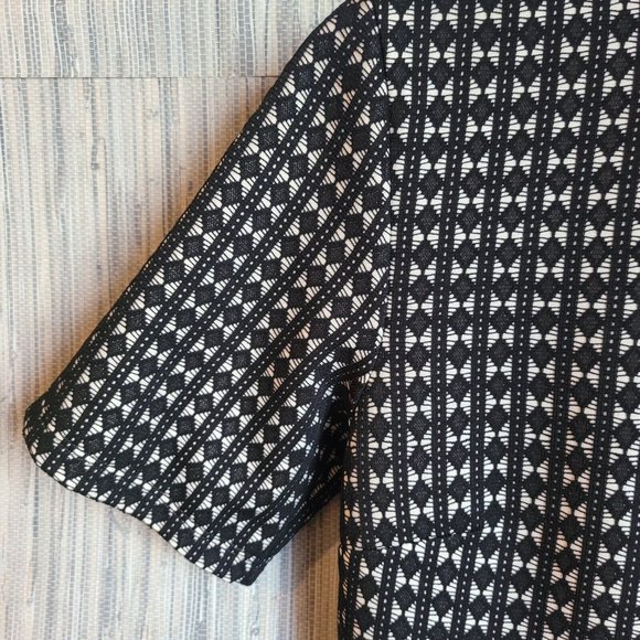 NWT Urban Girl Black White High Neck Short Sleeve Dress Zip Short Size Small - Picture 2 of 9